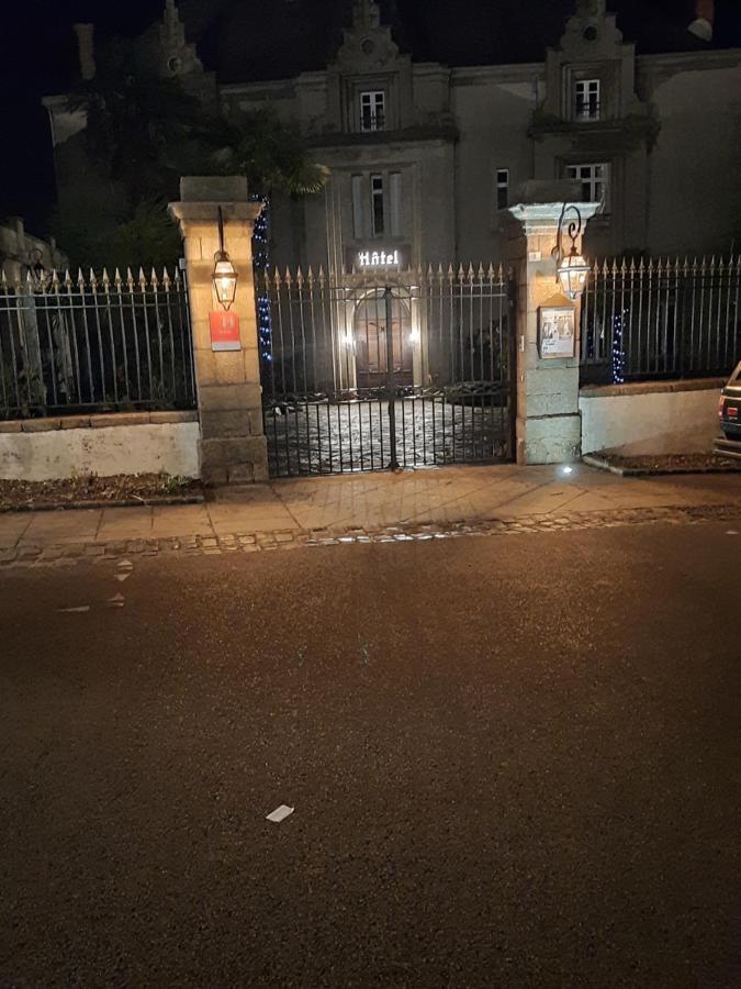 Hotel De La Barbacane Tiffauges Экстерьер фото
