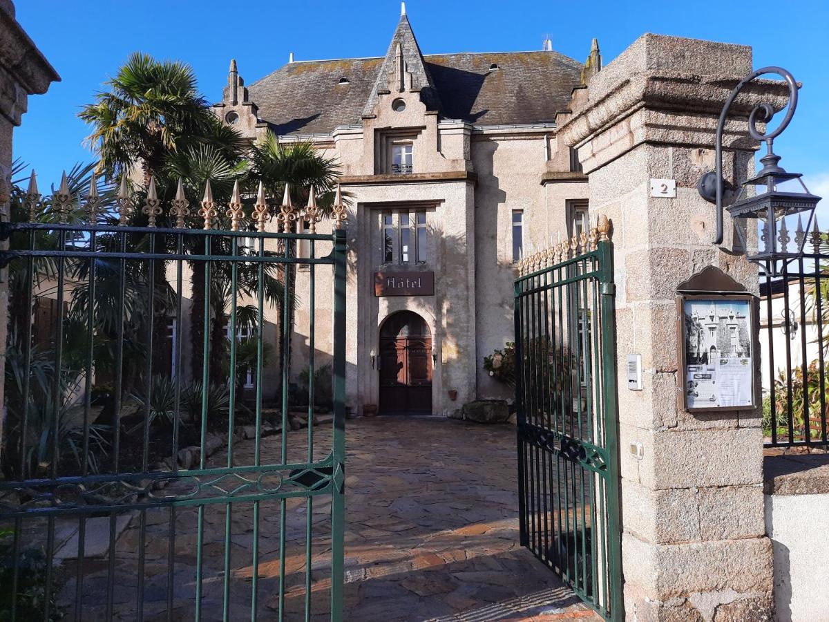 Hotel De La Barbacane Tiffauges Экстерьер фото