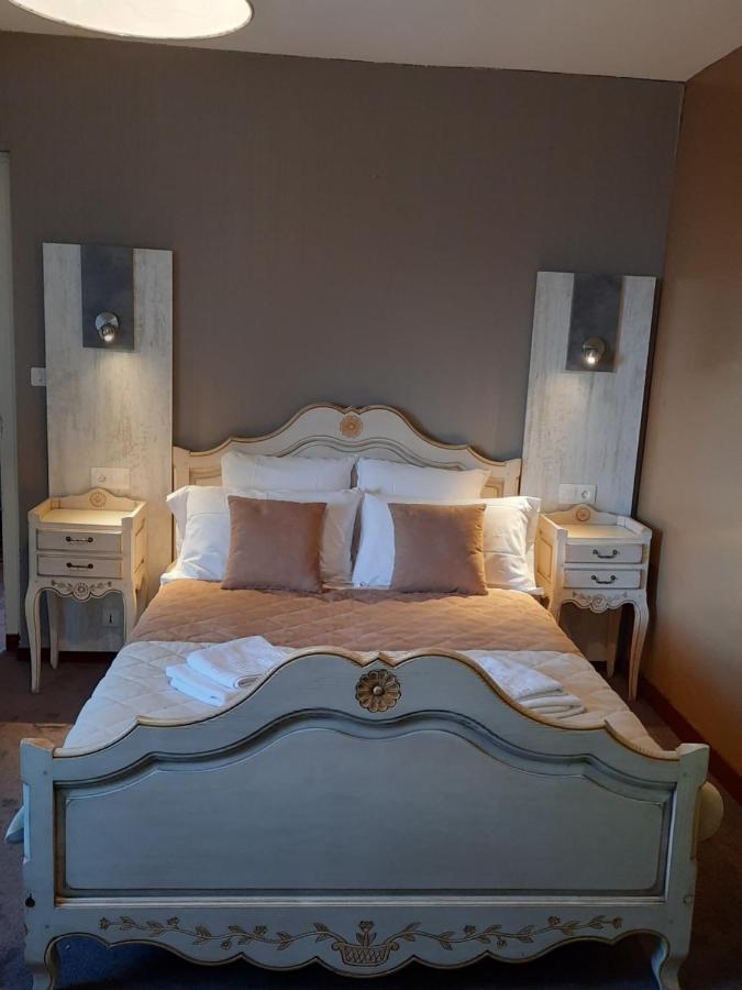 Hotel De La Barbacane Tiffauges Экстерьер фото