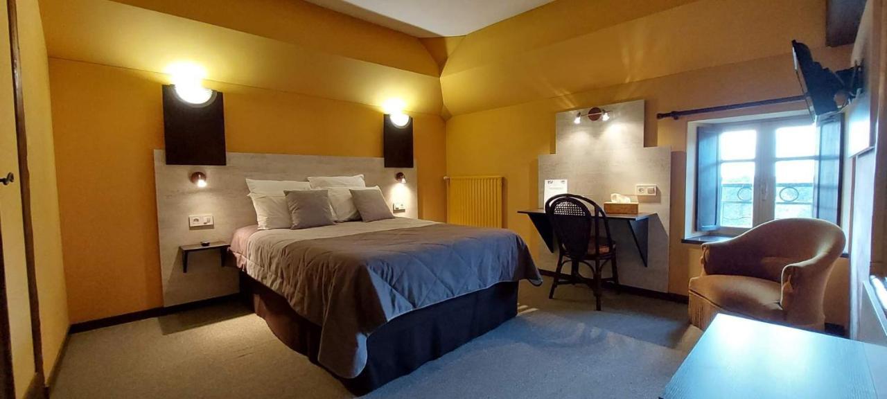 Hotel De La Barbacane Tiffauges Экстерьер фото