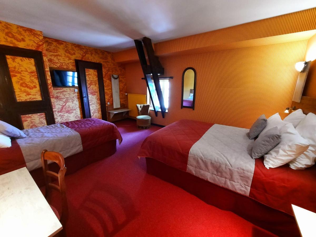 Hotel De La Barbacane Tiffauges Экстерьер фото
