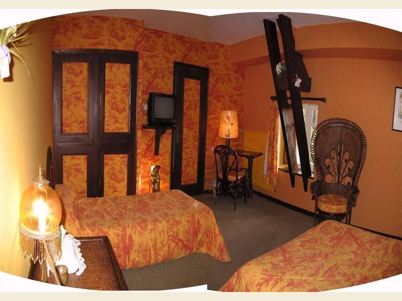 Hotel De La Barbacane Tiffauges Экстерьер фото